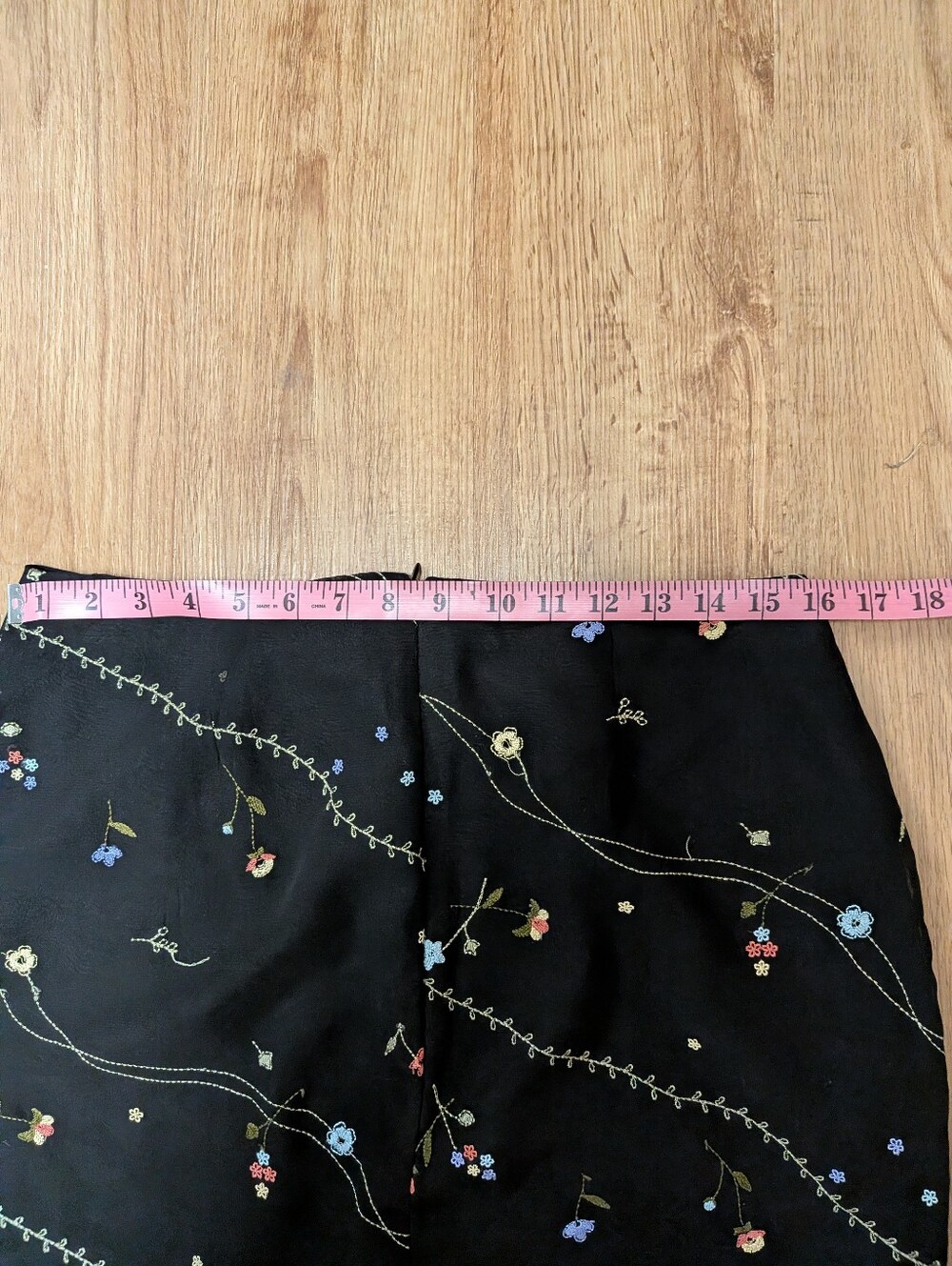 Pierre Cardin Options Embroidered Floral Midi Skirt Size 12 Black Boho - Picture 6 of 9